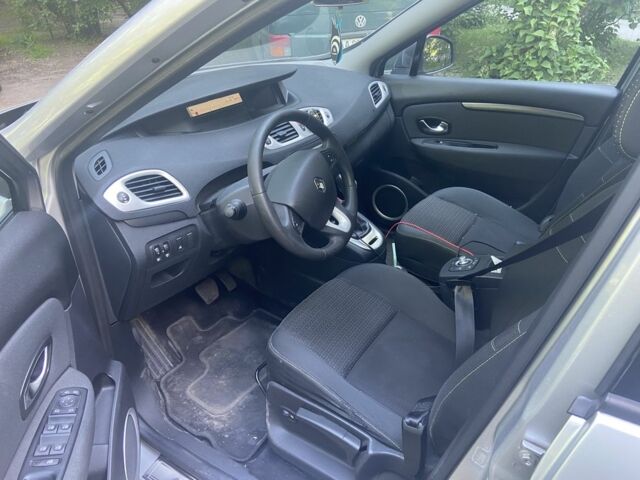 Серый Рено Гранд Сценик, объемом двигателя 1.5 л и пробегом 235 тыс. км за 7500 $, фото 4 на Automoto.ua