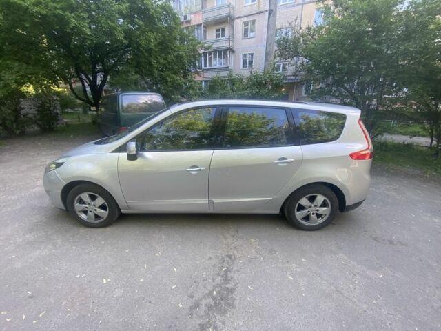 Серый Рено Гранд Сценик, объемом двигателя 1.5 л и пробегом 235 тыс. км за 7500 $, фото 5 на Automoto.ua