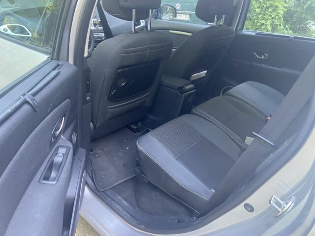 Серый Рено Гранд Сценик, объемом двигателя 1.5 л и пробегом 235 тыс. км за 7500 $, фото 1 на Automoto.ua