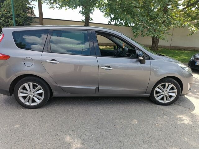 Серый Рено Гранд Сценик, объемом двигателя 1.5 л и пробегом 340 тыс. км за 8800 $, фото 2 на Automoto.ua