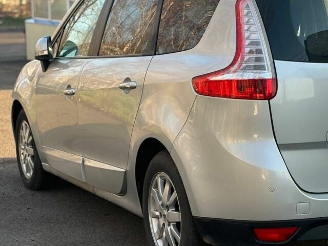 Серый Рено Гранд Сценик, объемом двигателя 1.6 л и пробегом 286 тыс. км за 8000 $, фото 3 на Automoto.ua