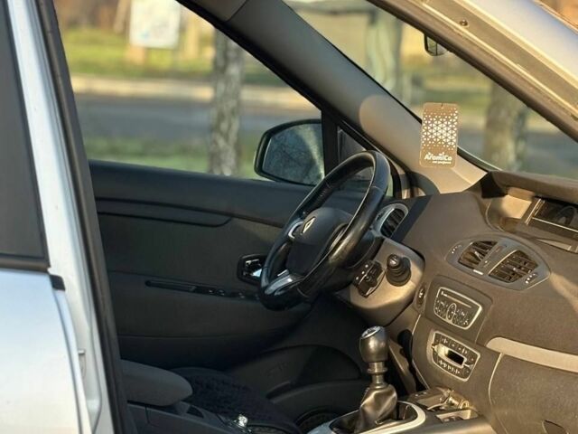 Серый Рено Гранд Сценик, объемом двигателя 1.6 л и пробегом 286 тыс. км за 8000 $, фото 11 на Automoto.ua