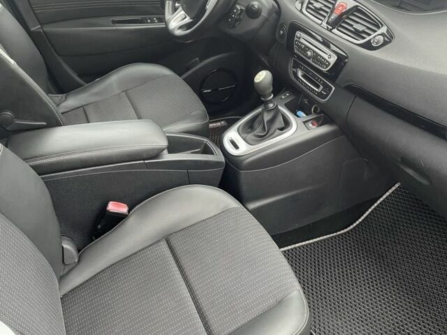 Серый Рено Гранд Сценик, объемом двигателя 1.4 л и пробегом 200 тыс. км за 6700 $, фото 5 на Automoto.ua