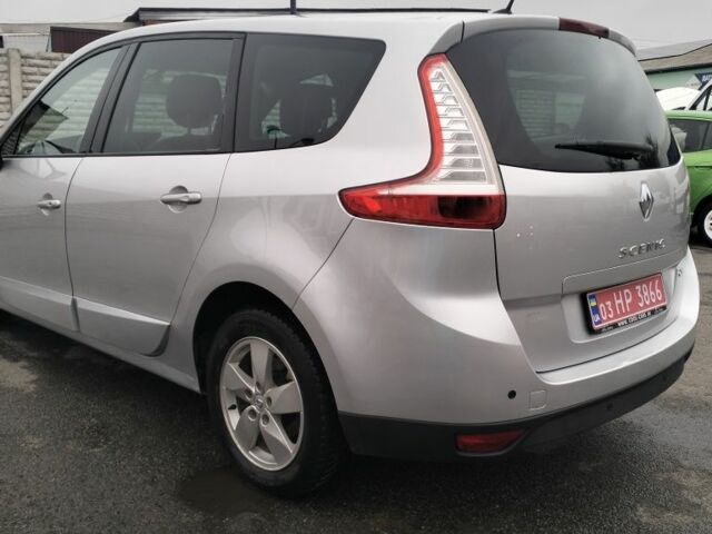 Серый Рено Гранд Сценик, объемом двигателя 0 л и пробегом 220 тыс. км за 8500 $, фото 3 на Automoto.ua