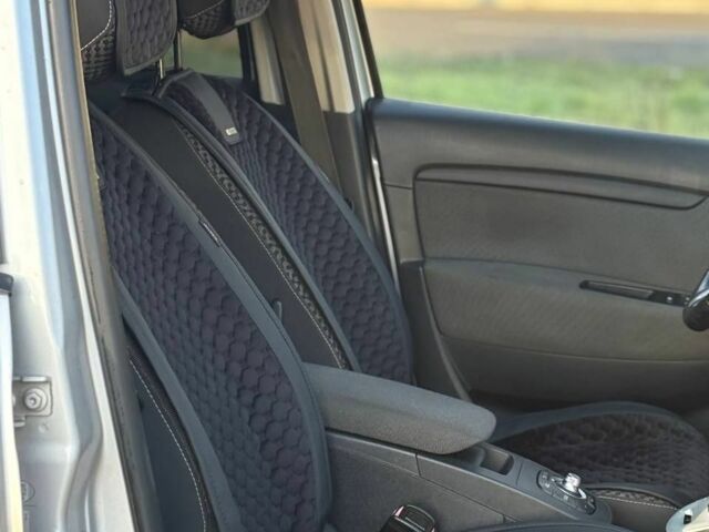 Серый Рено Гранд Сценик, объемом двигателя 1.6 л и пробегом 286 тыс. км за 8000 $, фото 12 на Automoto.ua