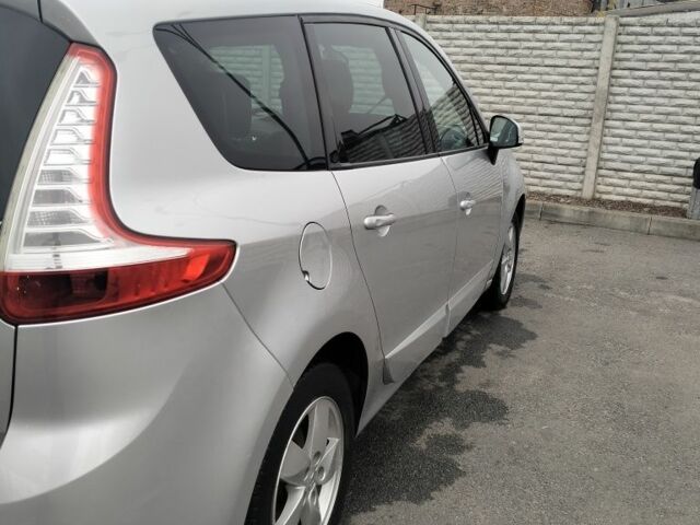 Серый Рено Гранд Сценик, объемом двигателя 0 л и пробегом 220 тыс. км за 8500 $, фото 2 на Automoto.ua