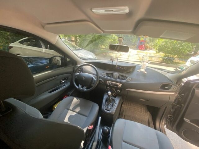 Сірий Рено Гранд Сценік, об'ємом двигуна 1.5 л та пробігом 219 тис. км за 7900 $, фото 2 на Automoto.ua