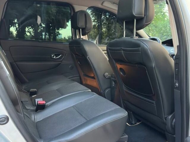 Серый Рено Гранд Сценик, объемом двигателя 1.6 л и пробегом 210 тыс. км за 9450 $, фото 6 на Automoto.ua