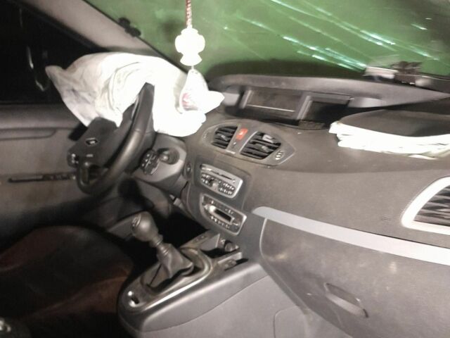 Серый Рено Гранд Сценик, объемом двигателя 0 л и пробегом 225 тыс. км за 4200 $, фото 4 на Automoto.ua