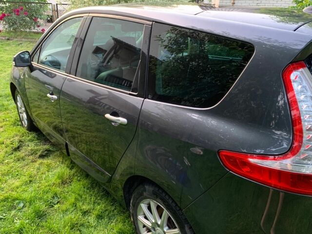 Сірий Рено Гранд Сценік, об'ємом двигуна 1.6 л та пробігом 255 тис. км за 6999 $, фото 6 на Automoto.ua