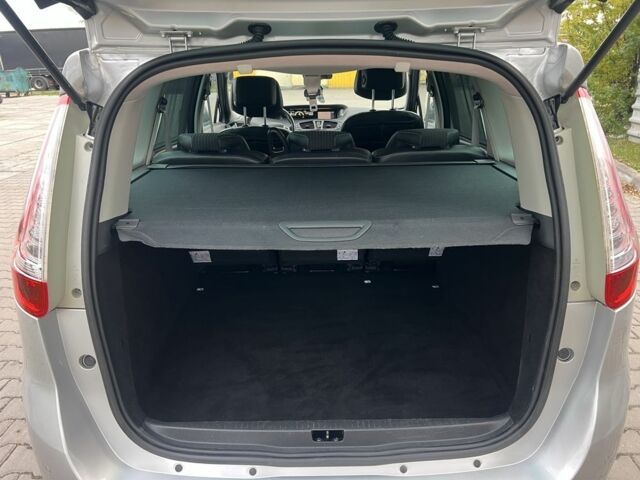 Серый Рено Гранд Сценик, объемом двигателя 1.5 л и пробегом 175 тыс. км за 9999 $, фото 19 на Automoto.ua