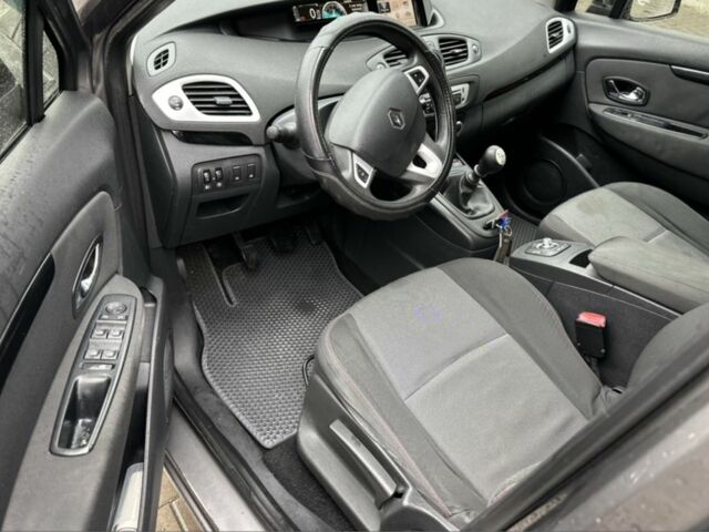 Сірий Рено Гранд Сценік, об'ємом двигуна 1.5 л та пробігом 250 тис. км за 6999 $, фото 12 на Automoto.ua