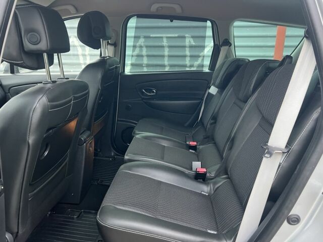 Серый Рено Гранд Сценик, объемом двигателя 1.5 л и пробегом 175 тыс. км за 9999 $, фото 20 на Automoto.ua