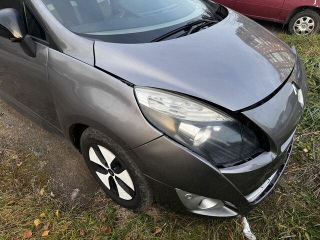 Серый Рено Гранд Сценик, объемом двигателя 1.4 л и пробегом 225 тыс. км за 3900 $, фото 3 на Automoto.ua