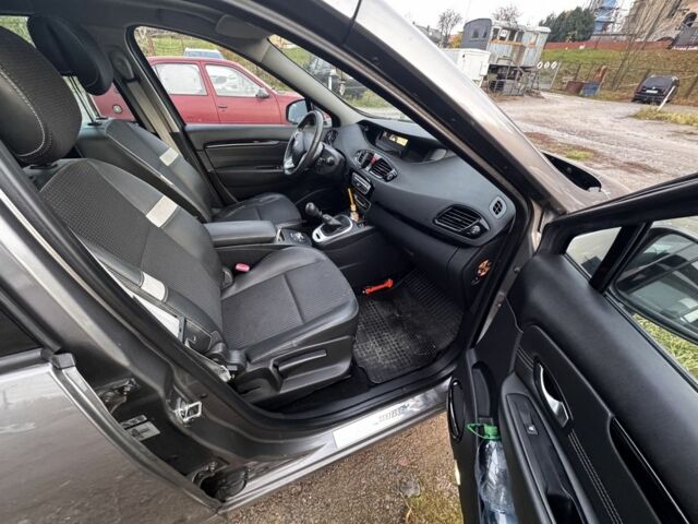 Серый Рено Гранд Сценик, объемом двигателя 1.4 л и пробегом 225 тыс. км за 3900 $, фото 15 на Automoto.ua