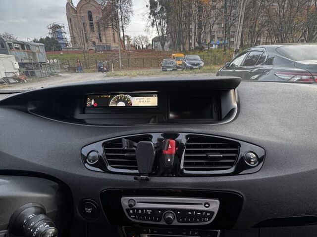 Серый Рено Гранд Сценик, объемом двигателя 1.4 л и пробегом 225 тыс. км за 3900 $, фото 13 на Automoto.ua