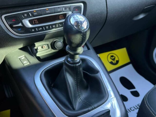 Серый Рено Гранд Сценик, объемом двигателя 1.9 л и пробегом 230 тыс. км за 7499 $, фото 13 на Automoto.ua