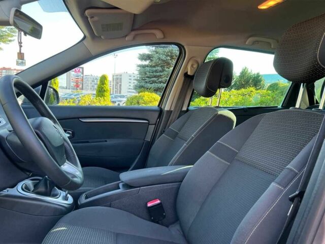 Серый Рено Гранд Сценик, объемом двигателя 1.9 л и пробегом 230 тыс. км за 7499 $, фото 12 на Automoto.ua