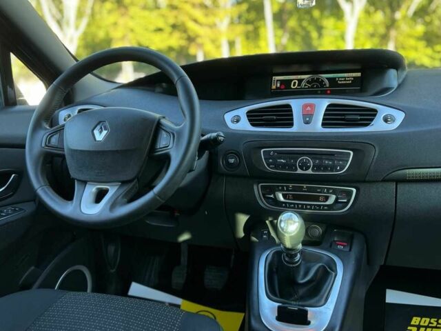 Серый Рено Гранд Сценик, объемом двигателя 1.9 л и пробегом 230 тыс. км за 7499 $, фото 11 на Automoto.ua