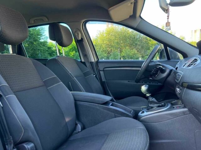 Серый Рено Гранд Сценик, объемом двигателя 1.9 л и пробегом 230 тыс. км за 7499 $, фото 8 на Automoto.ua