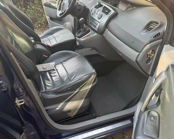 Синій Рено Гранд Сценік, об'ємом двигуна 2 л та пробігом 307 тис. км за 5300 $, фото 8 на Automoto.ua