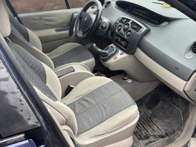 Синий Рено Гранд Сценик, объемом двигателя 1.6 л и пробегом 359 тыс. км за 4650 $, фото 9 на Automoto.ua