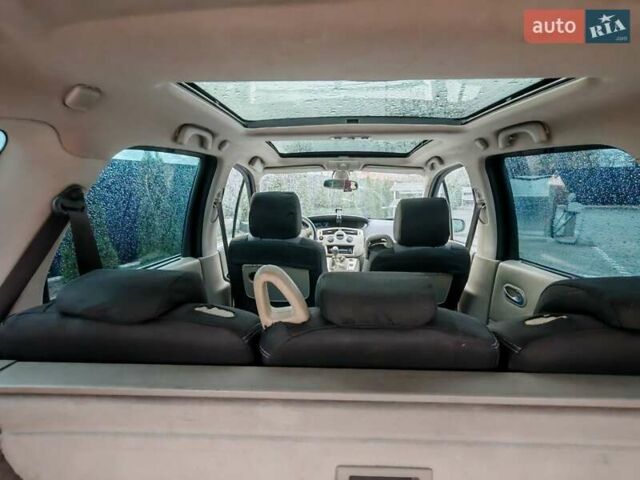 Синий Рено Гранд Сценик, объемом двигателя 1.9 л и пробегом 238 тыс. км за 4900 $, фото 8 на Automoto.ua