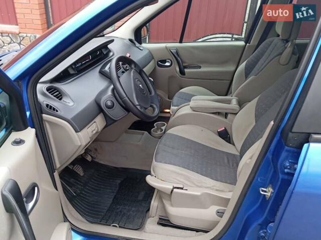 Синий Рено Гранд Сценик, объемом двигателя 1.6 л и пробегом 268 тыс. км за 4900 $, фото 4 на Automoto.ua