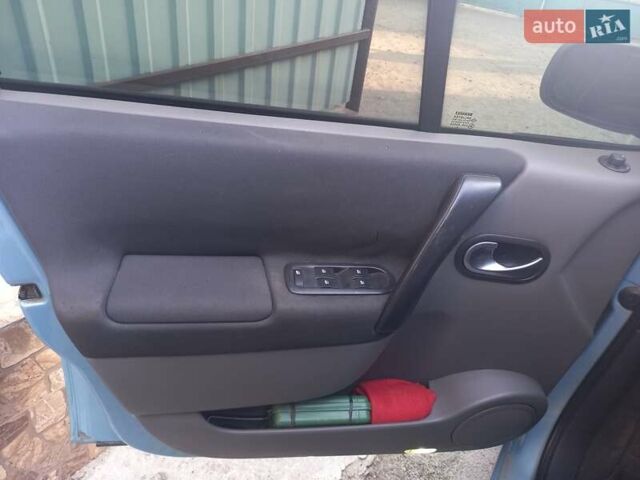 Синий Рено Гранд Сценик, объемом двигателя 1.87 л и пробегом 400 тыс. км за 5300 $, фото 7 на Automoto.ua