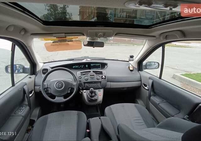 Синий Рено Гранд Сценик, объемом двигателя 1.6 л и пробегом 258 тыс. км за 4550 $, фото 3 на Automoto.ua