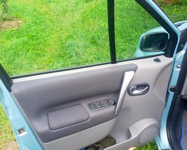 Синий Рено Гранд Сценик, объемом двигателя 2 л и пробегом 225 тыс. км за 5600 $, фото 7 на Automoto.ua