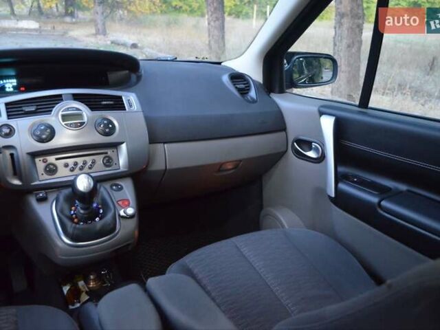 Синий Рено Гранд Сценик, объемом двигателя 1.6 л и пробегом 260 тыс. км за 5600 $, фото 14 на Automoto.ua