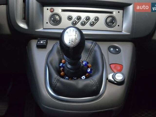 Синий Рено Гранд Сценик, объемом двигателя 1.6 л и пробегом 260 тыс. км за 5600 $, фото 15 на Automoto.ua