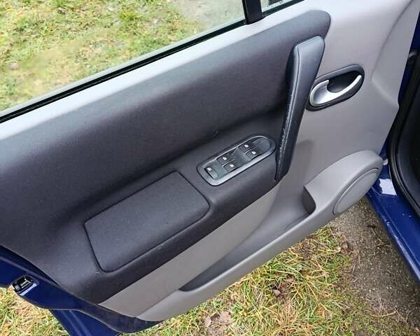 Синий Рено Гранд Сценик, объемом двигателя 1.6 л и пробегом 183 тыс. км за 5750 $, фото 9 на Automoto.ua