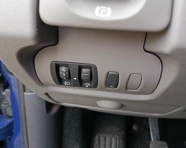 Синий Рено Гранд Сценик, объемом двигателя 1.6 л и пробегом 183 тыс. км за 5750 $, фото 24 на Automoto.ua