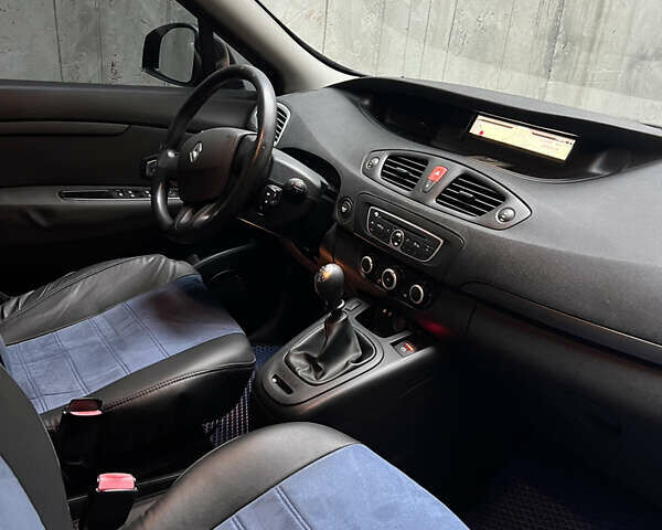 Синий Рено Гранд Сценик, объемом двигателя 1.46 л и пробегом 313 тыс. км за 6700 $, фото 11 на Automoto.ua