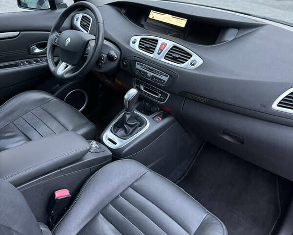 Синий Рено Гранд Сценик, объемом двигателя 2 л и пробегом 220 тыс. км за 7900 $, фото 27 на Automoto.ua