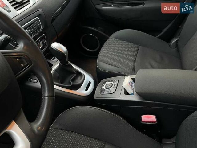 Рено Гранд Сценик 2009 в Луцке на Automoto.ua Синий Рено Гранд Сценик, объемом двигателя 2 л и пробегом 317 тыс. км за 7100 $, фото 49 на Automoto.ua