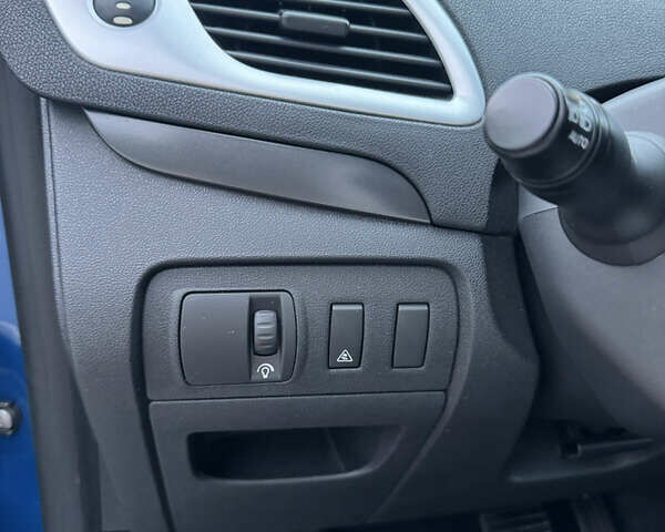 Синий Рено Гранд Сценик, объемом двигателя 2 л и пробегом 220 тыс. км за 7900 $, фото 16 на Automoto.ua