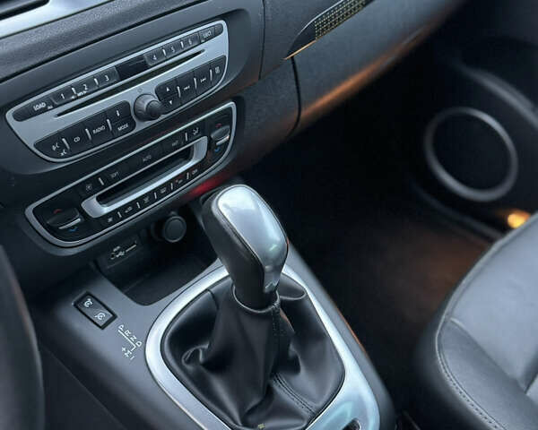 Синий Рено Гранд Сценик, объемом двигателя 2 л и пробегом 220 тыс. км за 7900 $, фото 13 на Automoto.ua