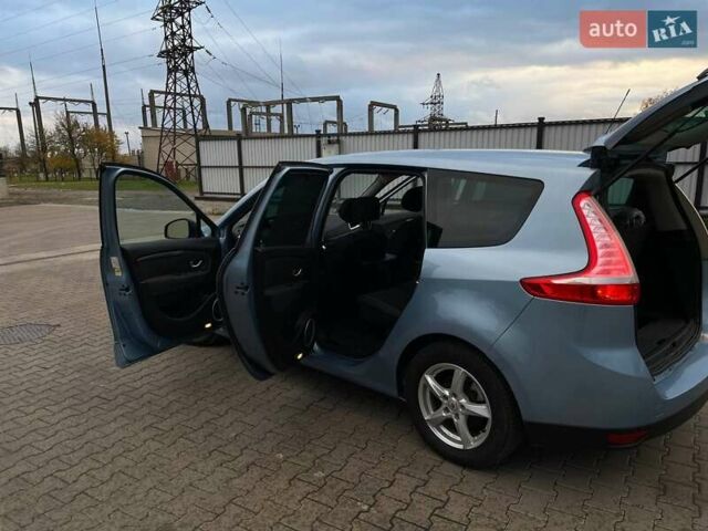 Синій Рено Гранд Сценік, об'ємом двигуна 2 л та пробігом 317 тис. км за 6700 $, фото 64 на Automoto.ua