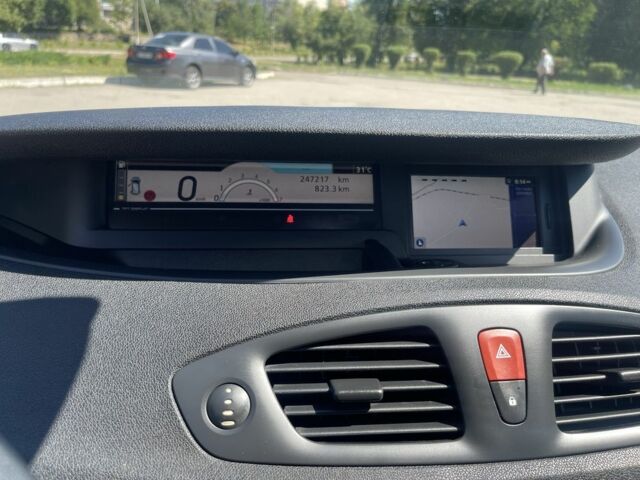 Синій Рено Гранд Сценік, об'ємом двигуна 1.6 л та пробігом 247 тис. км за 8000 $, фото 18 на Automoto.ua