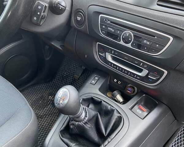 Синий Рено Гранд Сценик, объемом двигателя 1.9 л и пробегом 242 тыс. км за 7200 $, фото 22 на Automoto.ua