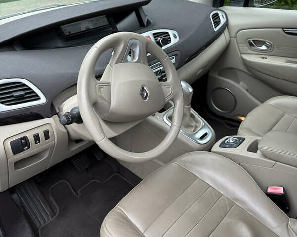 Рено Гранд Сценік 2010 у Львові на Automoto.ua Синій Рено Гранд Сценік, об'ємом двигуна 0 л та пробігом 153 тис. км за 3092 $, фото 4 на Automoto.ua