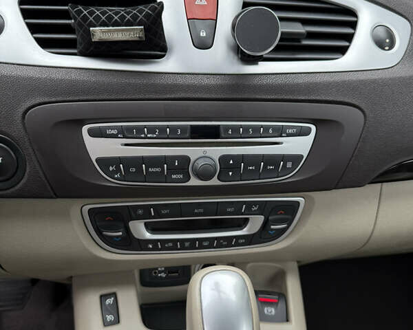 Рено Гранд Сценік 2010 у Львові на Automoto.ua Синій Рено Гранд Сценік, об'ємом двигуна 0 л та пробігом 153 тис. км за 3092 $, фото 5 на Automoto.ua