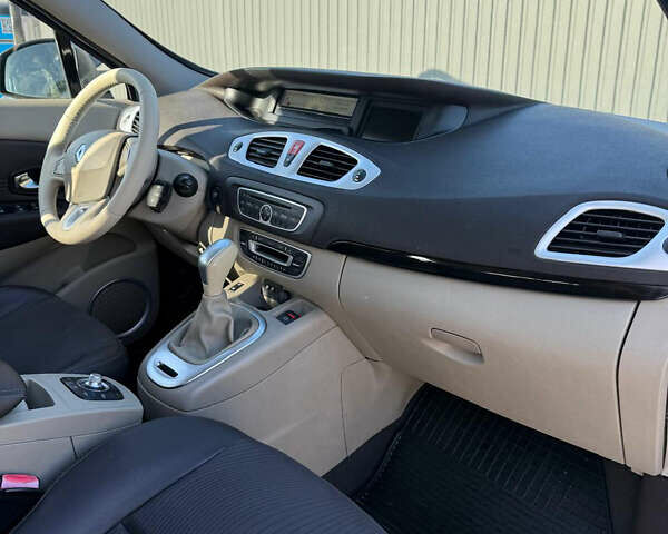 Синий Рено Гранд Сценик, объемом двигателя 0 л и пробегом 235 тыс. км за 7300 $, фото 8 на Automoto.ua