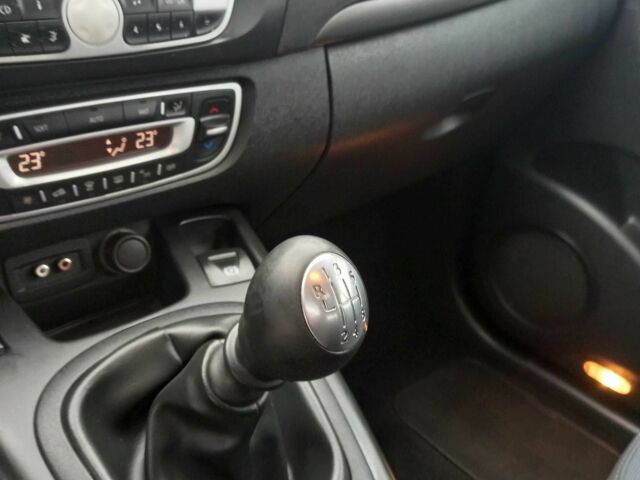 Синий Рено Гранд Сценик, объемом двигателя 1.5 л и пробегом 265 тыс. км за 8150 $, фото 14 на Automoto.ua