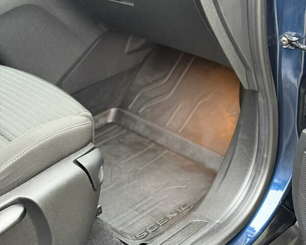 Синий Рено Гранд Сценик, объемом двигателя 1.75 л и пробегом 215 тыс. км за 15400 $, фото 47 на Automoto.ua