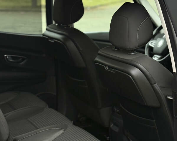 Синий Рено Гранд Сценик, объемом двигателя 1.75 л и пробегом 215 тыс. км за 15400 $, фото 50 на Automoto.ua