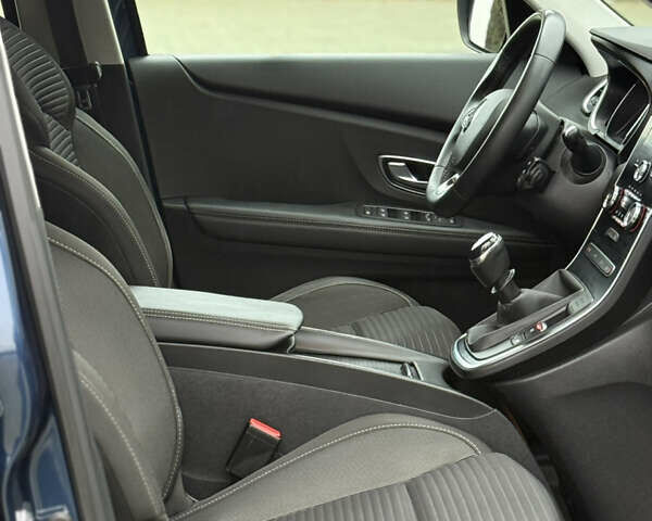 Синий Рено Гранд Сценик, объемом двигателя 1.75 л и пробегом 215 тыс. км за 15400 $, фото 36 на Automoto.ua